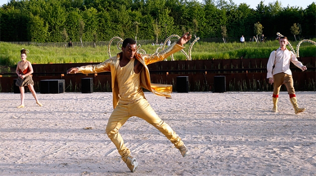 Перформанс Лила Бака в Версале