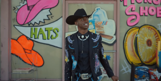 Клип Lil Nas X на трек «Old Town Road» набрал более миллиарда просмотров на YouTube