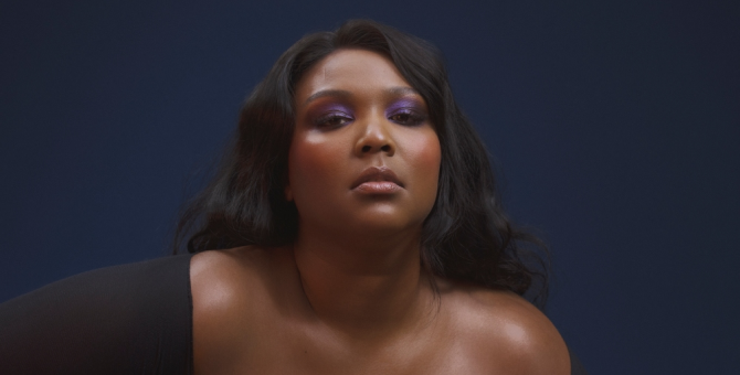 Dove и Lizzo запустили инициативу по решению психологических проблем из-за соцсетей