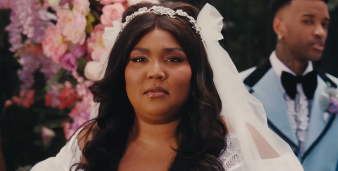 Lizzo сбегает со свадьбы в клипе на трек «2 Be Loved (Am I Ready)»