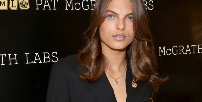 Сын Элизабет Херли повторил один из ее знаменитых образов