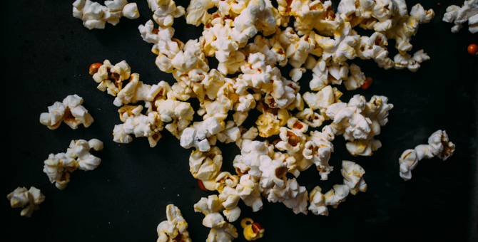 Зрителям могут по закону запретить проносить в кинозалы еду и напитки