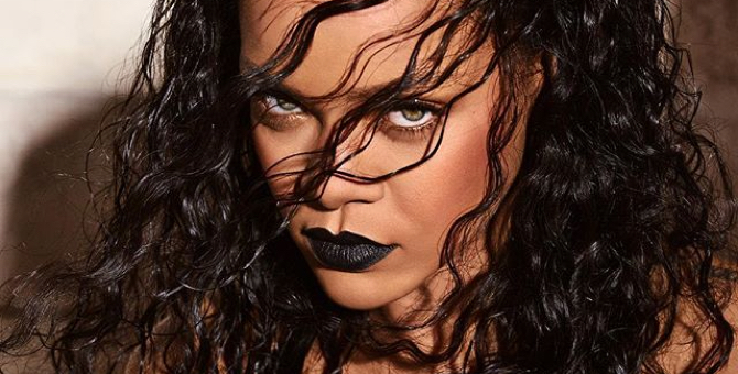 Рианна раскритиковала реакцию Дональда Трампа на массовые расстрелы в США