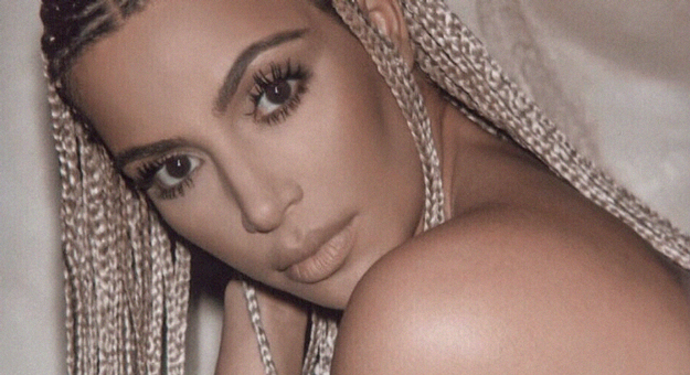 Ким Кардашьян показала новые расцветки кроссовок Yeezy