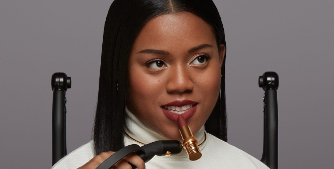 L’Oréal представила аппликаторы для макияжа для людей с ограниченной подвижностью