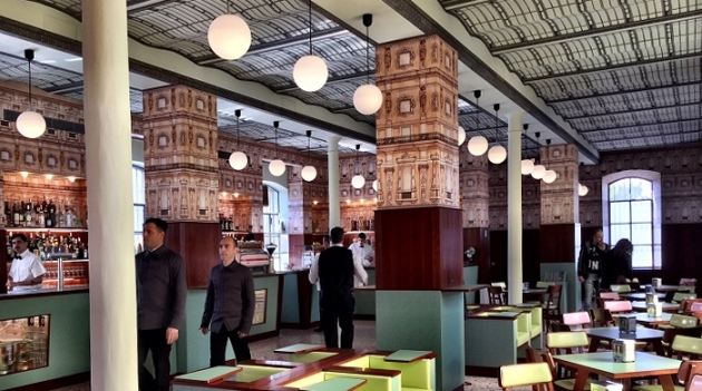 Уэс Андерсон оформил бар в пространстве фонда Prada