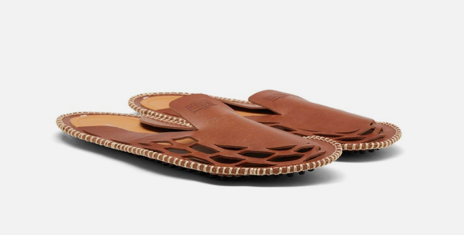 Maison Margiela создал плоские тапочки