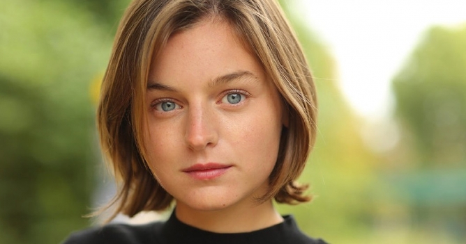 Эмма Коррин и Хантер Шафер сыграют в новом фильме ужасов