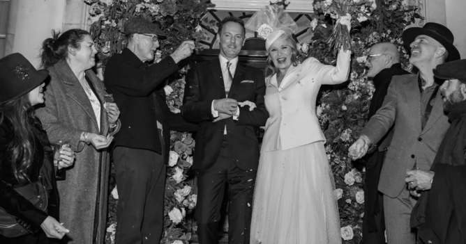 Ким Кэтролл вышла замуж в четвертый раз