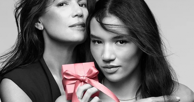 Бренд Pandora показал рождественскую рекламную кампанию