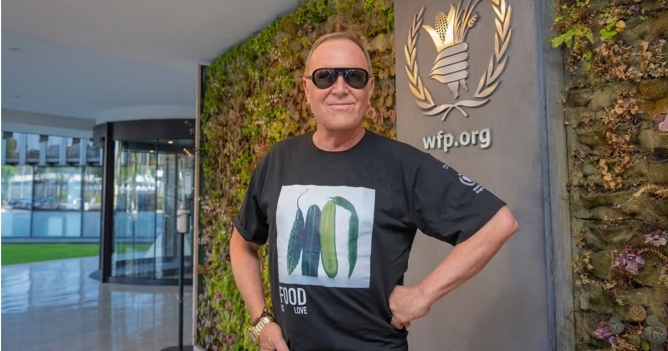 Майкл Корс разработал футболки в поддержку Всемирной продовольственной программы