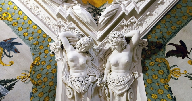 В Петергофе реставрируют дворец Монплезир