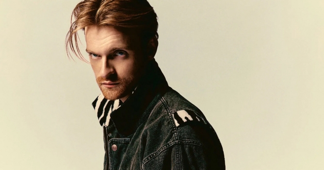 Брат Билли Айлиш Финнеас О’Коннелл записал заставку для Apple TV