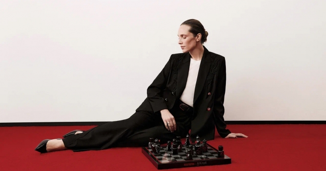 А-Клуб Альфа-Банка и бренд «Хохлома» создали коллекцию шахмат