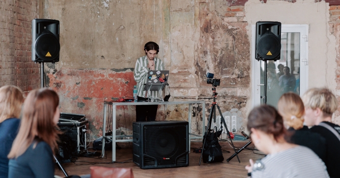 В Русском музее фотографии откроется проект «Хрупкий слой»