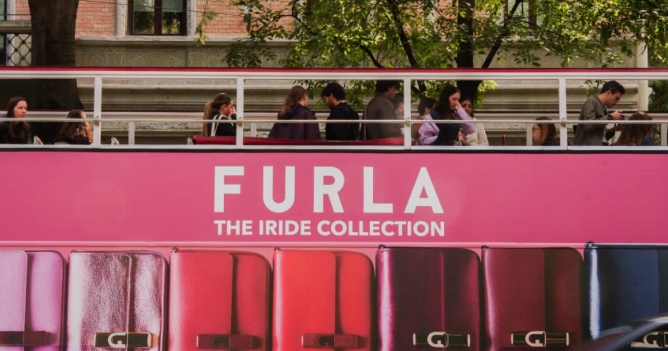 Бренд Furla представил передвижной бьюти-салон Iride Nail Bar