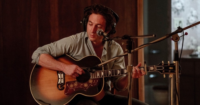 Объявлена дата премьеры байопика «Спрингстин. Избавь меня от небытия»