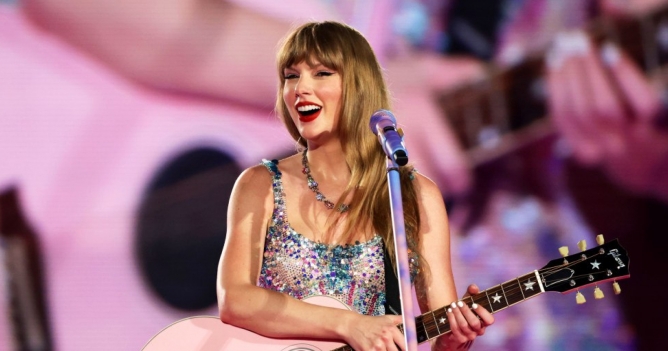Тейлор Свифт вошла в состав Зала славы авторов песен