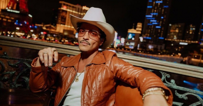 Новая песня Бруно Марса «I Just Might» возглавила хит-парад Billboard Hot 100