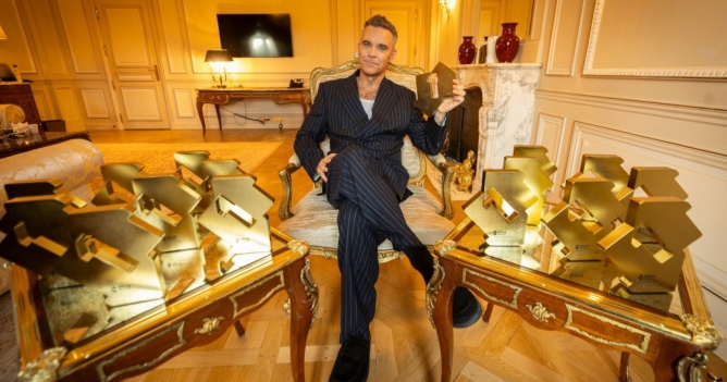 Робби Уильямс обогнал The ​​Beatles по числу альбомов, возглавивших британские хит-парады