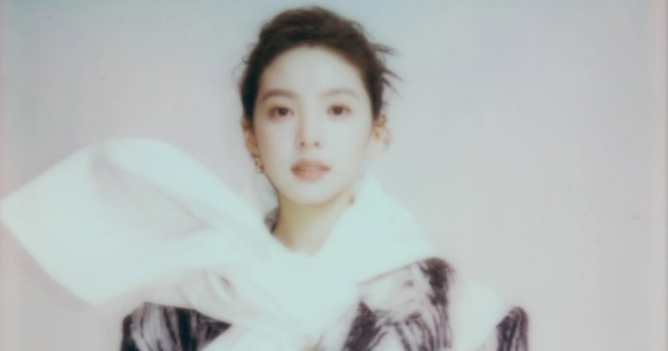 Актриса Чжан Жонань стала лицом Givenchy в Китае