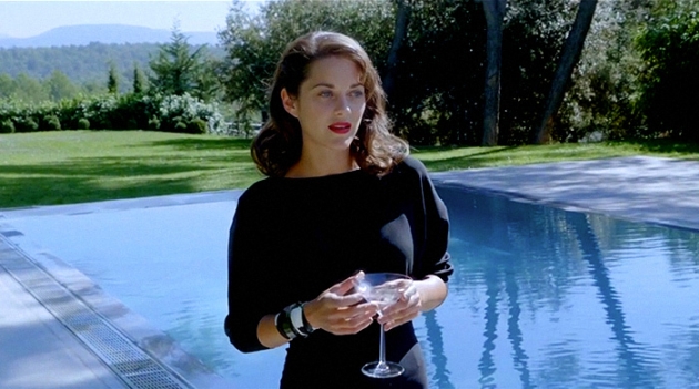 Марион Котийяр спела для Dior