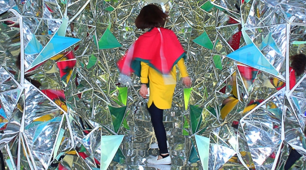 Калейдоскоп высотой с человека: новая жизнь морского контейнера