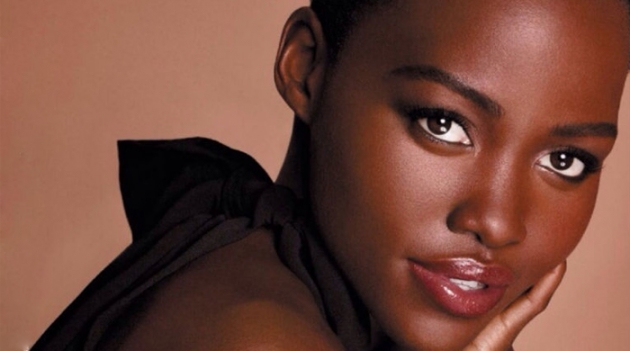 Лупита Нионго в рекламной кампании Lancôme