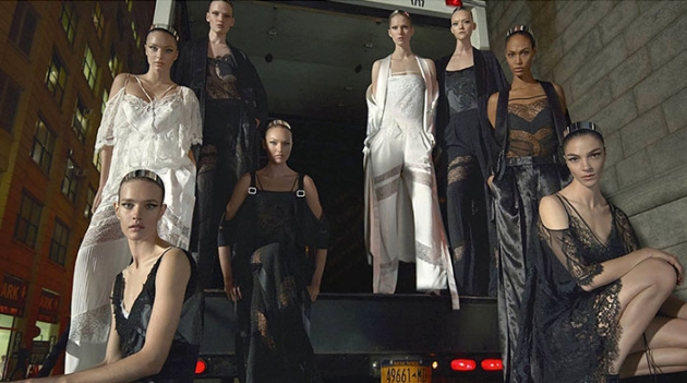 Наталья Водянова и Миранда Керр в рекламной кампании Givenchy