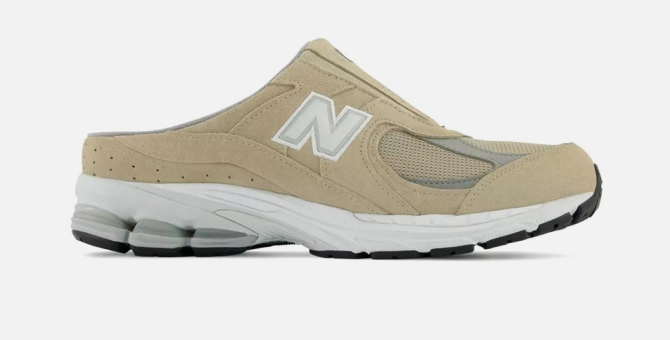 New Balance выпустил мюли-кроссовки