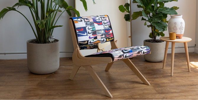 Американская студия дизайна выпустила кресло из переработанных кроссовок Nike