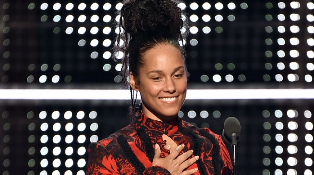 Почему Алиша Киз появилась на MTV VMA без макияжа