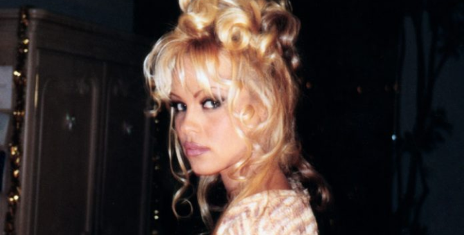 Netflix показал первый кадр из документального фильма о Памеле Андерсон