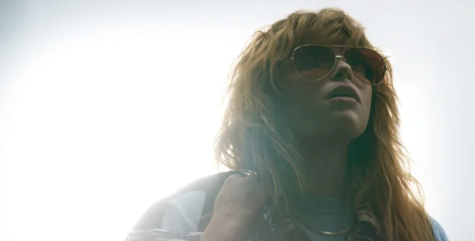 Вышел тизер «Poker Face» с Наташей Лионн и Хлоей Севиньи