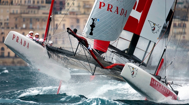 Prada выставили свой катамаран в зале миланского Национального музея