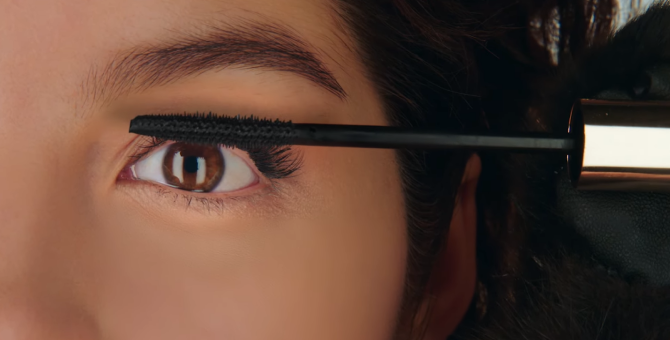 Vivienne Sabó выпустил кампанию туши для ресниц Cabaret Première