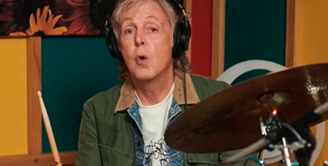 Пол Маккартни вышел в TikTok – он танцует и катается на лошади