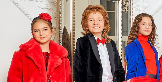 Магазин «Кенгуру» представил новогодние наряды для детей