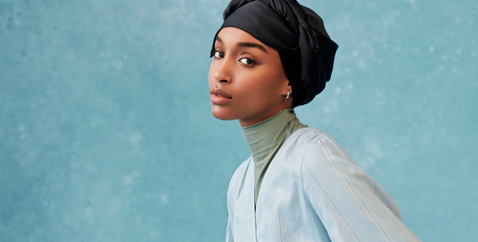 Uniqlo выпустил весеннюю «скромную» коллекцию с Ханой Таджима