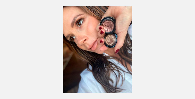 Девятилетняя дочь Виктории Бекхэм сделала маме вечерний макияж