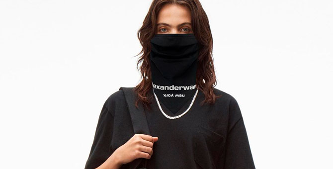 Alexander Wang выпустил маски-банданы с логотипом