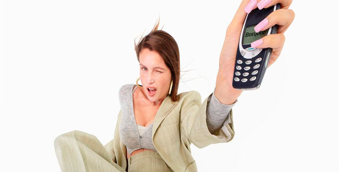 Jacquemus выпустил кампанию с Летицией Кастой в духе рекламы 90-х