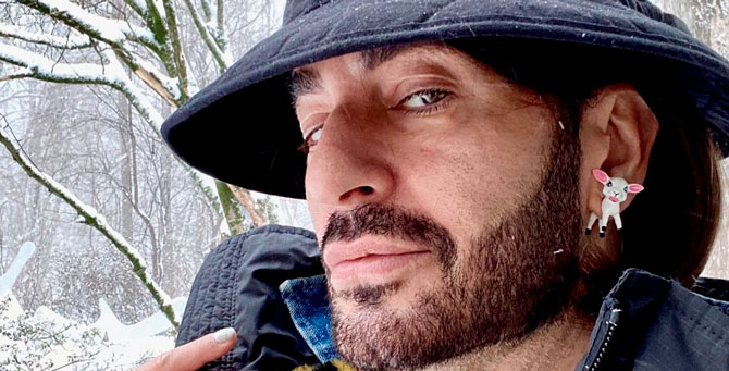 Марк Джейкобс показал лук для вакцинации