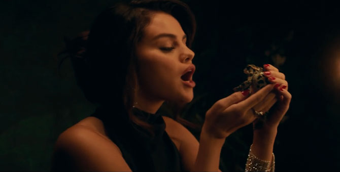 Селена Гомес выпустила клип о любви к принцу-лягушонку