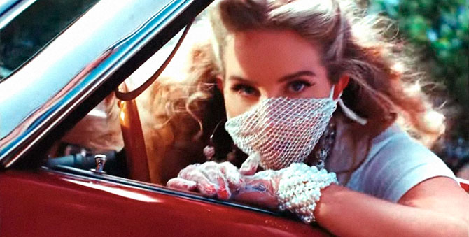 Лана Дель Рей выпустила альбом «Chemtrails Over the Country Club»
