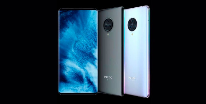 В России представили первый в мире смартфон с экраном-водопадом