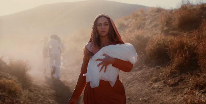 Наоми Кэмпбелл появилась в трейлере визуального альбома Бейонсе «Black Is King»