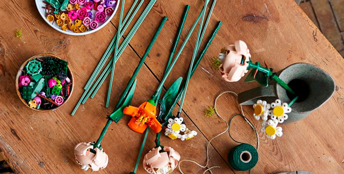 Lego выпустил набор с цветами и бонсаем