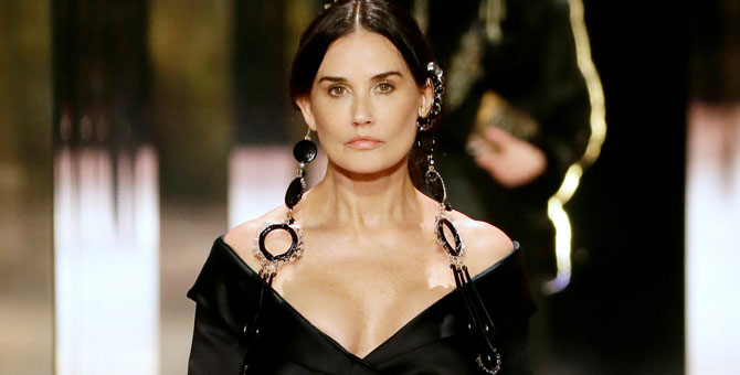 Деми Мур ответила на слухи о неудачной пластике