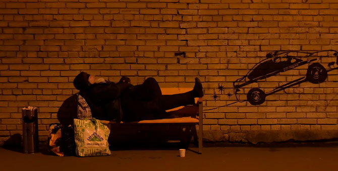 В Петербурге нарисовали свою версию рождественского граффити Бэнкси